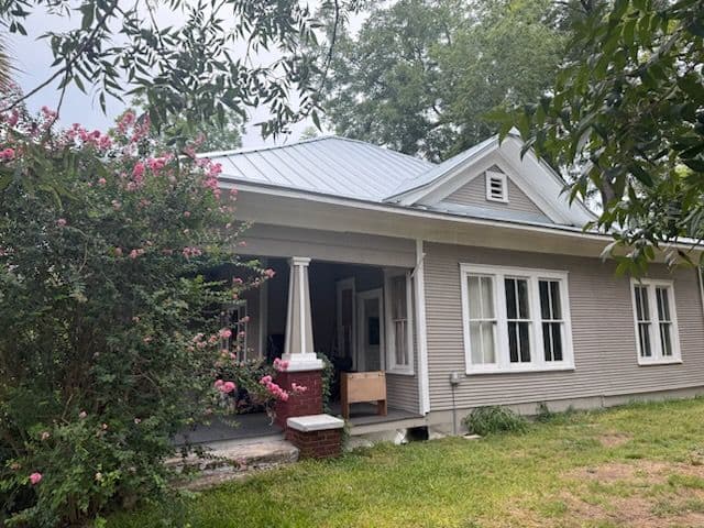Gallery photos for Enhanced Charm with Galvalume Roof in Fentress: Image #1