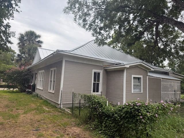 Gallery photos for Enhanced Charm with Galvalume Roof in Fentress: Image #2